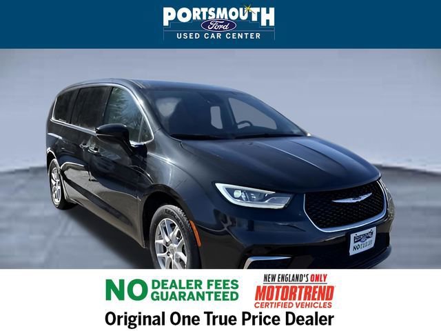 Used 2024 Chrysler Pacifica Touring-L image 28