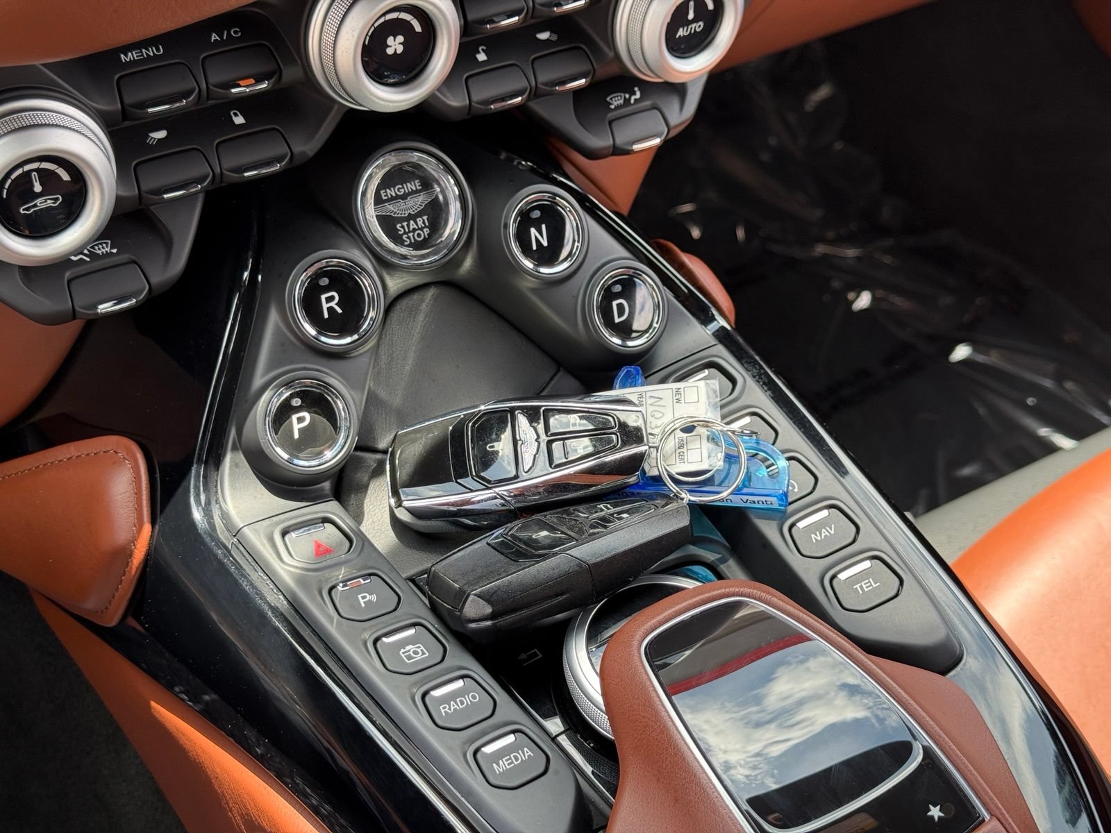 Used 2020 Aston Martin V8 Vantage Coupe RWD image 34
