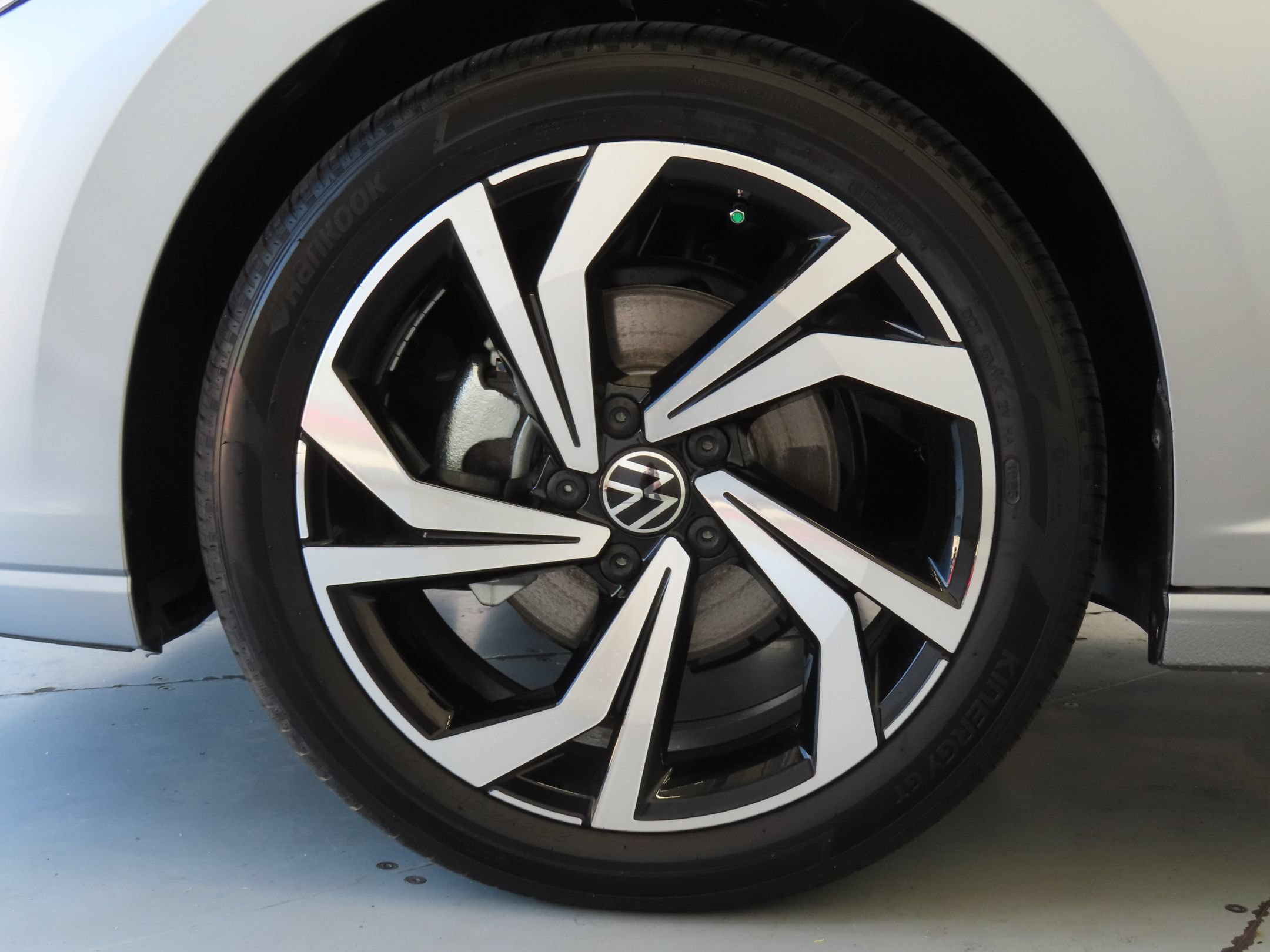 Used 2026 Volkswagen Jetta SEL FWD image 28