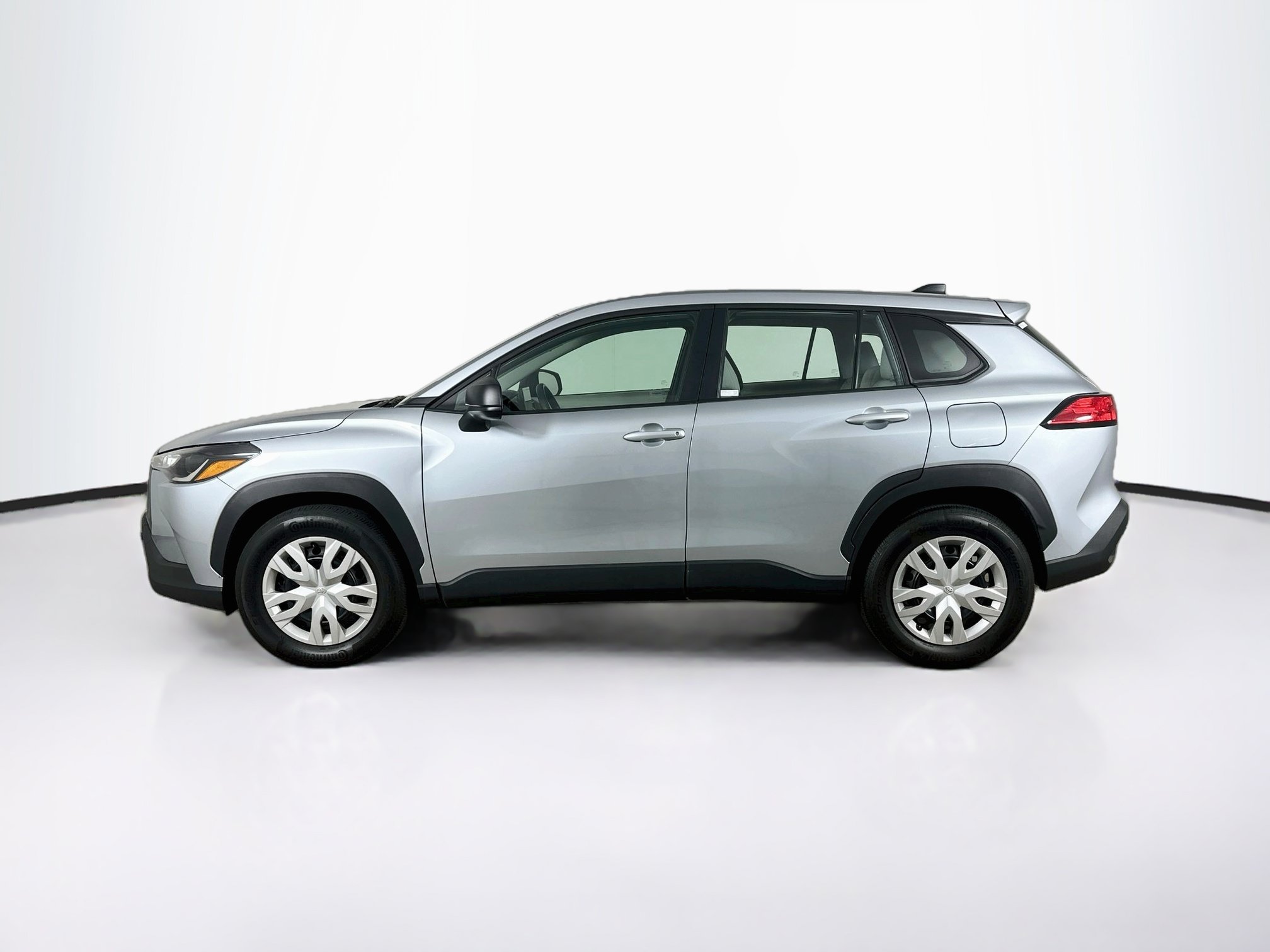 Used 2025 Toyota Corolla Cross L FWD image 4