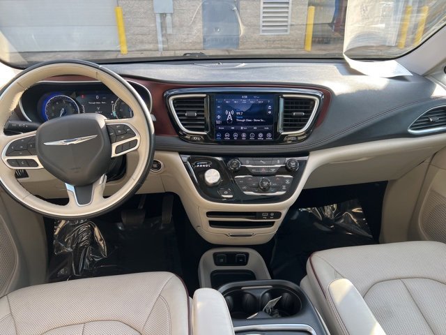 Used 2020 Chrysler Pacifica Limited image 23