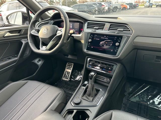 Certified 2022 Volkswagen Tiguan SE R-Line image 34