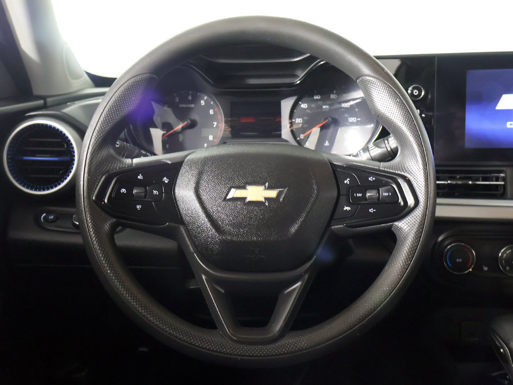 Used 2024 Chevrolet Trax LS w/ LS Convenience Package FWD image 32