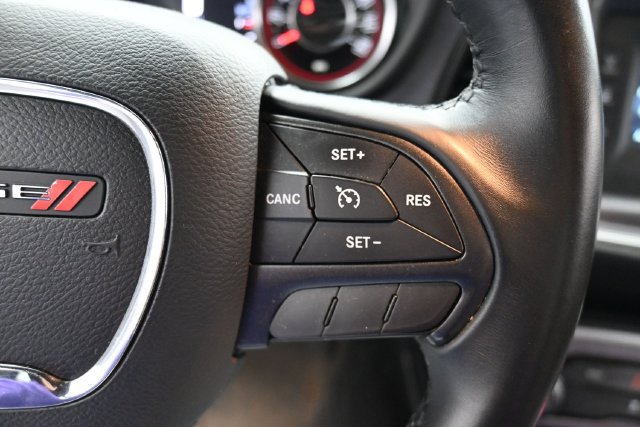 Used 2015 Dodge Challenger SXT RWD image 14