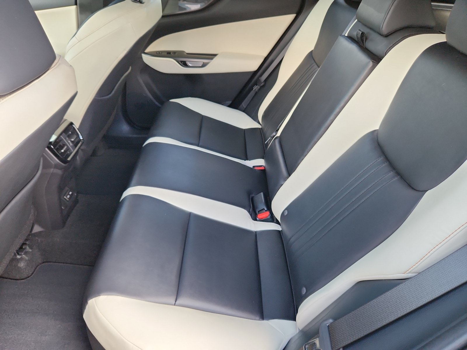 Used 2024 Lexus NX 350h AWD image 17