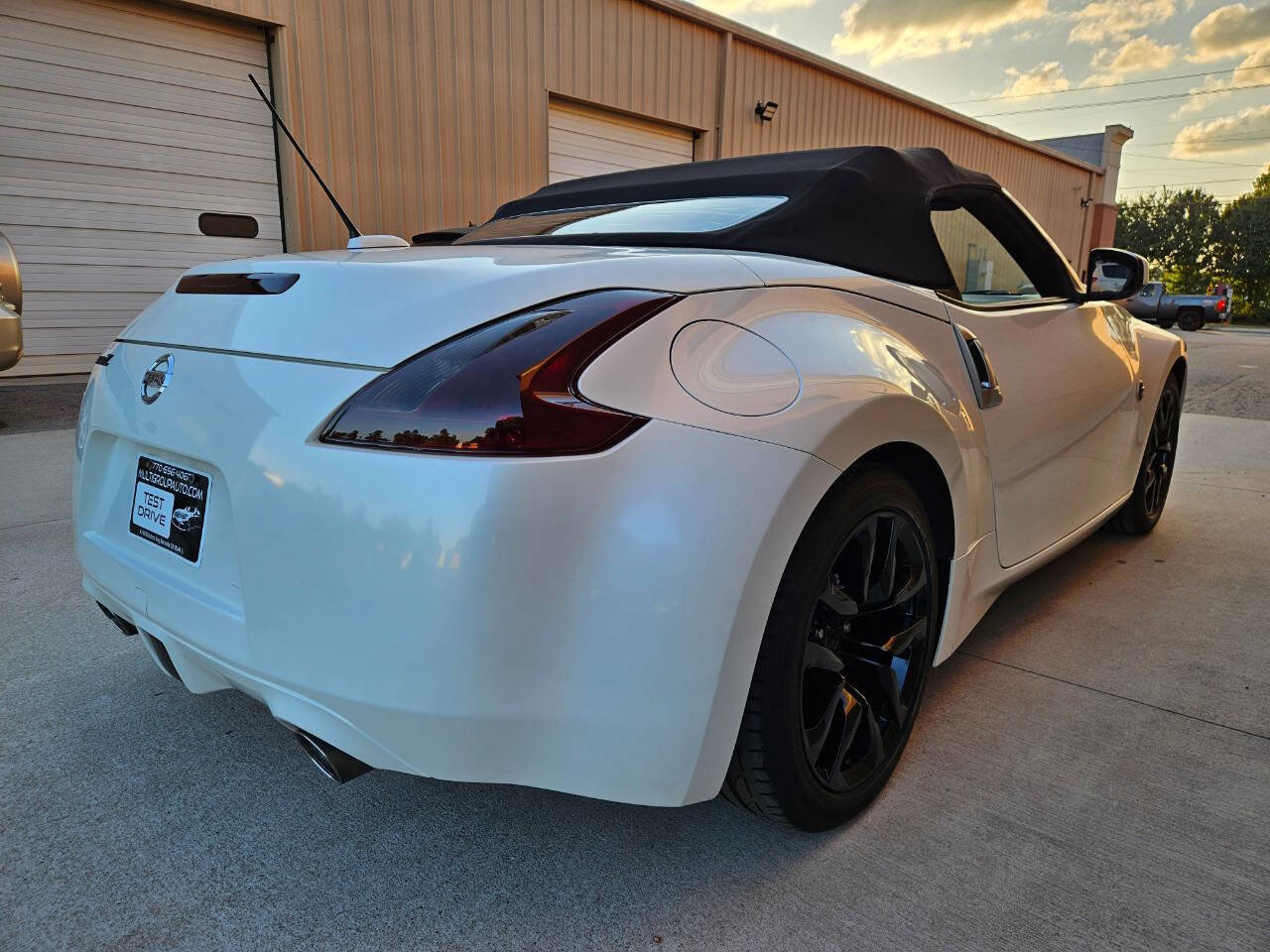 Used 2010 Nissan 370Z Touring image 4