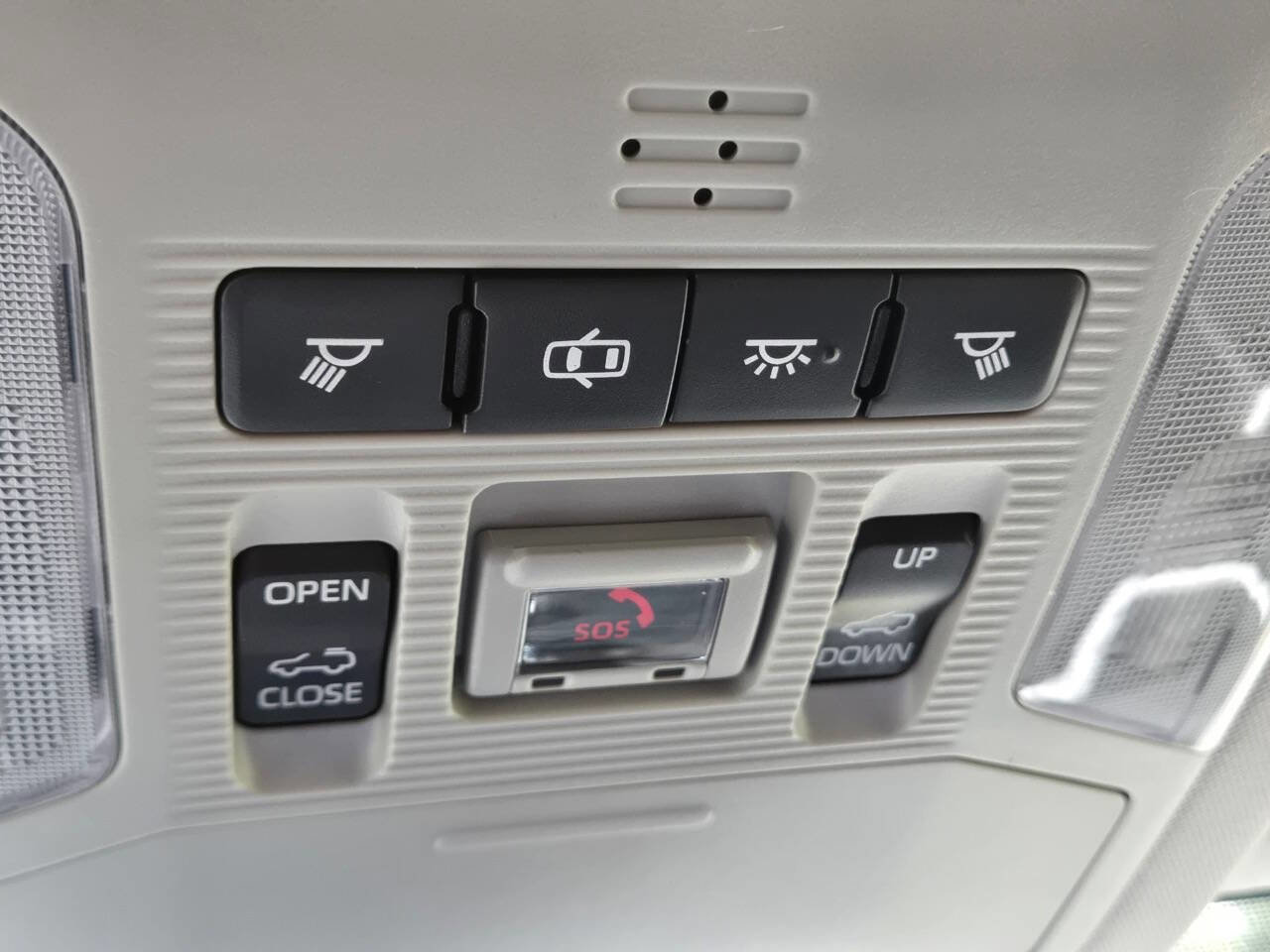 Used 2020 Toyota RAV4 XLE w/ Convenience Package image 29