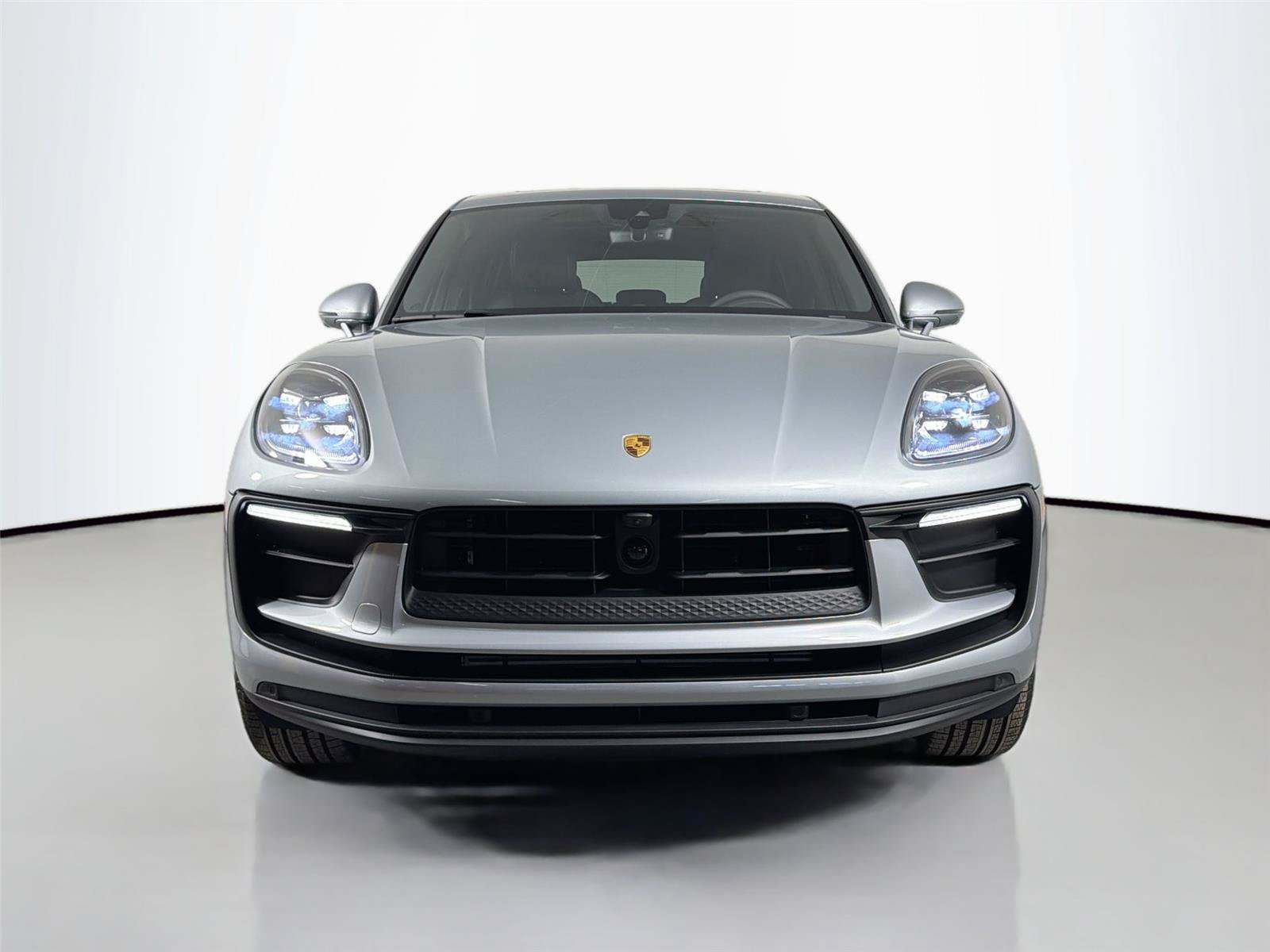 Certified 2026 Porsche Macan Turbo AWD/4WD image 10