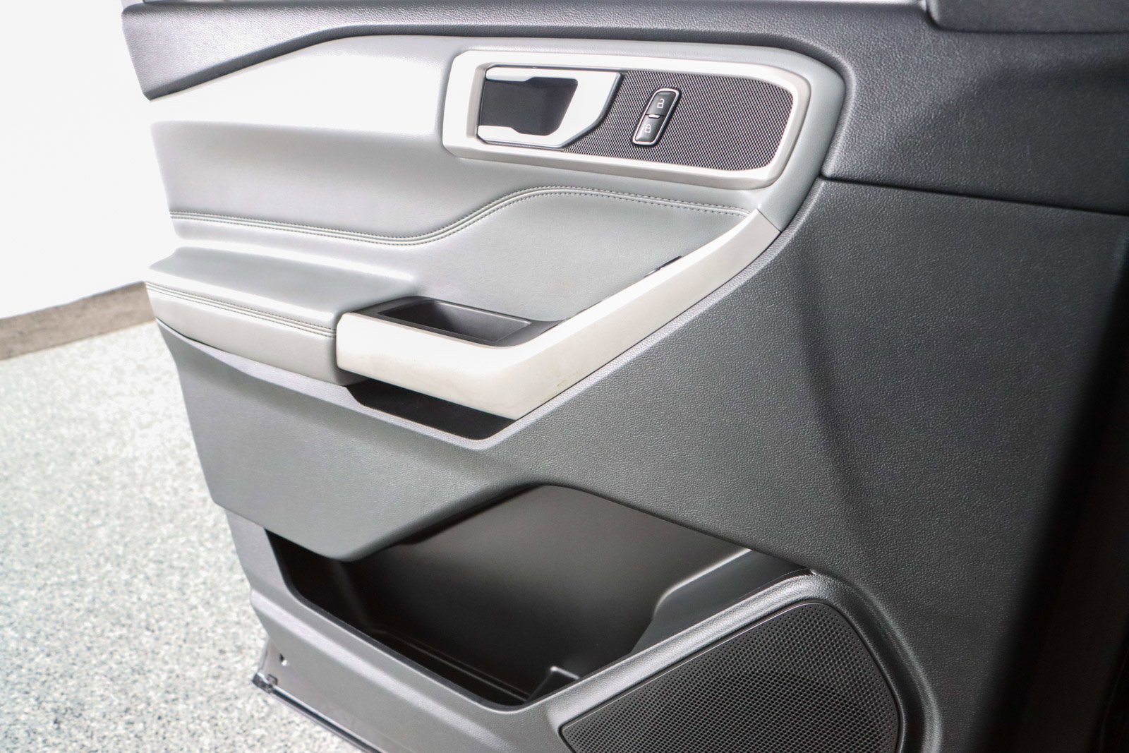 Used 2022 Ford Explorer XLT w/ XLT Sport Appearance Package image 22