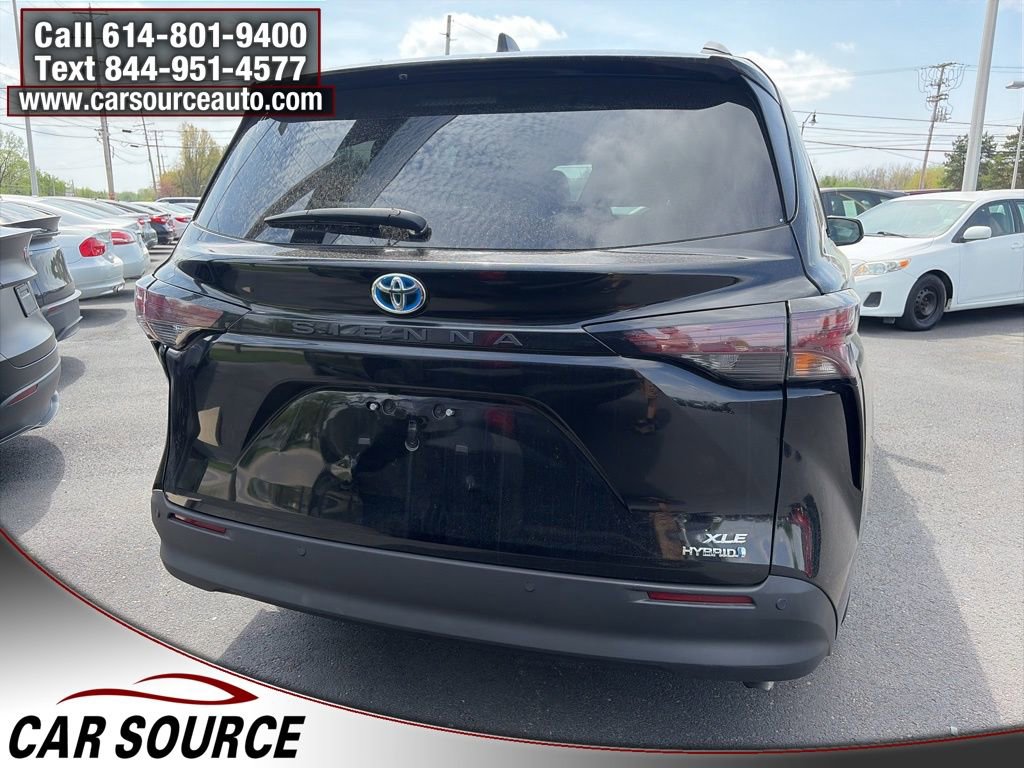 Used 2024 Toyota Sienna XLE FWD image 6