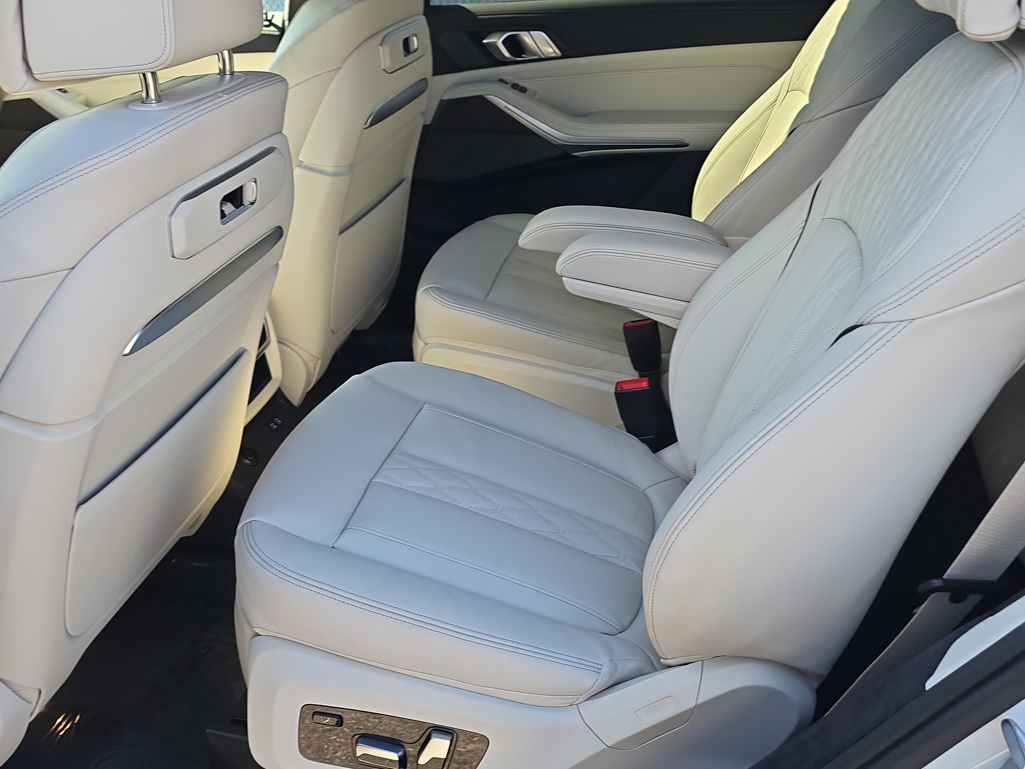 New 2026 BMW X7 M60i image 17