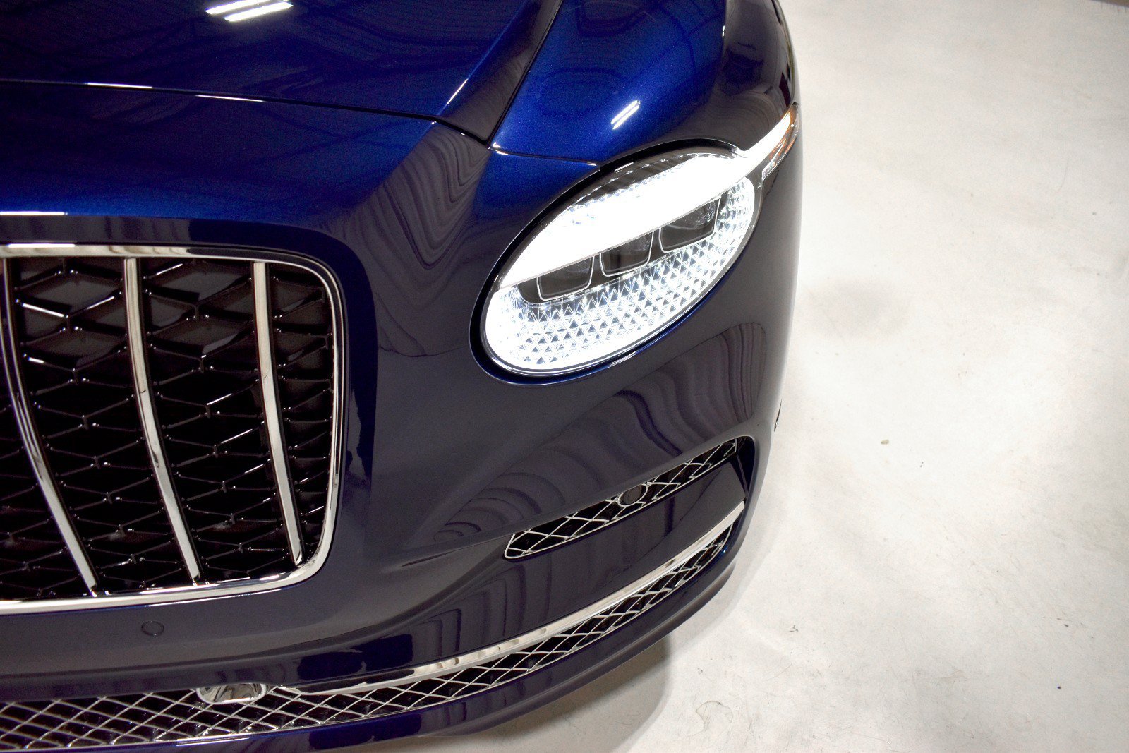 New 2027 Bentley Flying Spur AWD/4WD image 14