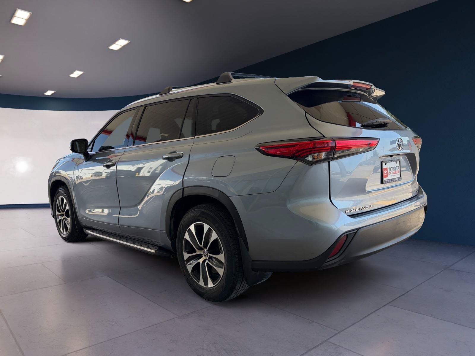 Used 2021 Toyota Highlander XLE FWD image 3