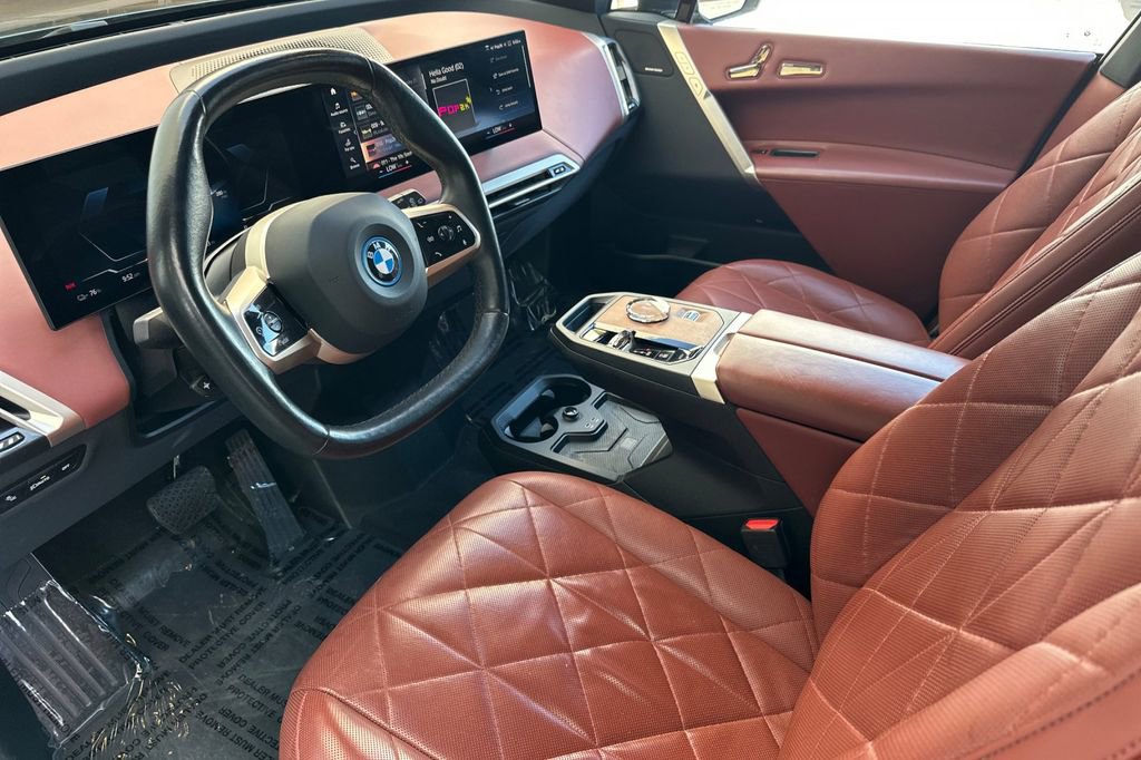 Used 2023 BMW iX xDrive50 w/ Premium Package AWD/4WD image 9