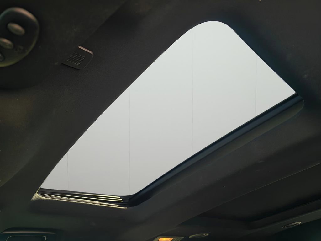 Used 2016 Ford Explorer Limited image 16