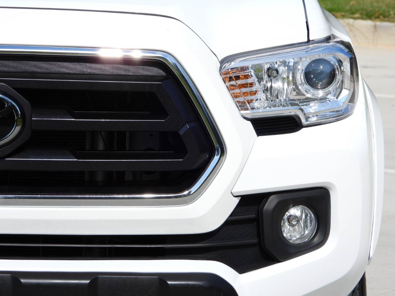 Used 2022 Toyota Tacoma SR5 w/ Technology Package RWD image 37