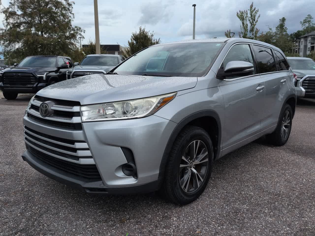 Certified 2018 Toyota Highlander LE FWD image 2