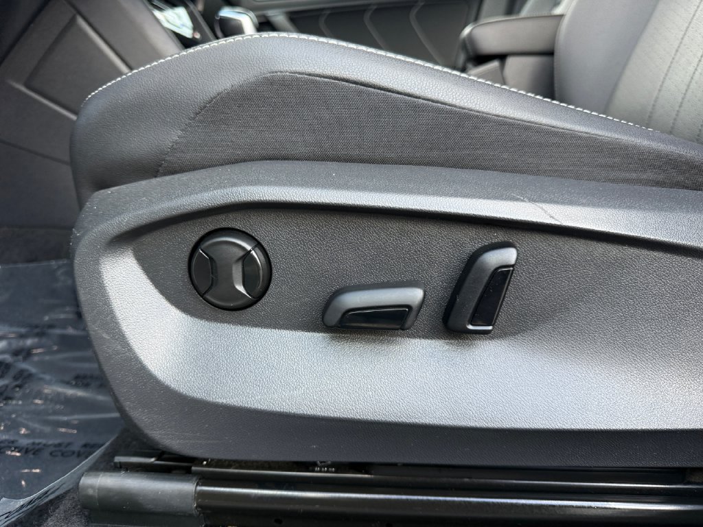 Used 2023 Volkswagen Tiguan SE FWD image 10