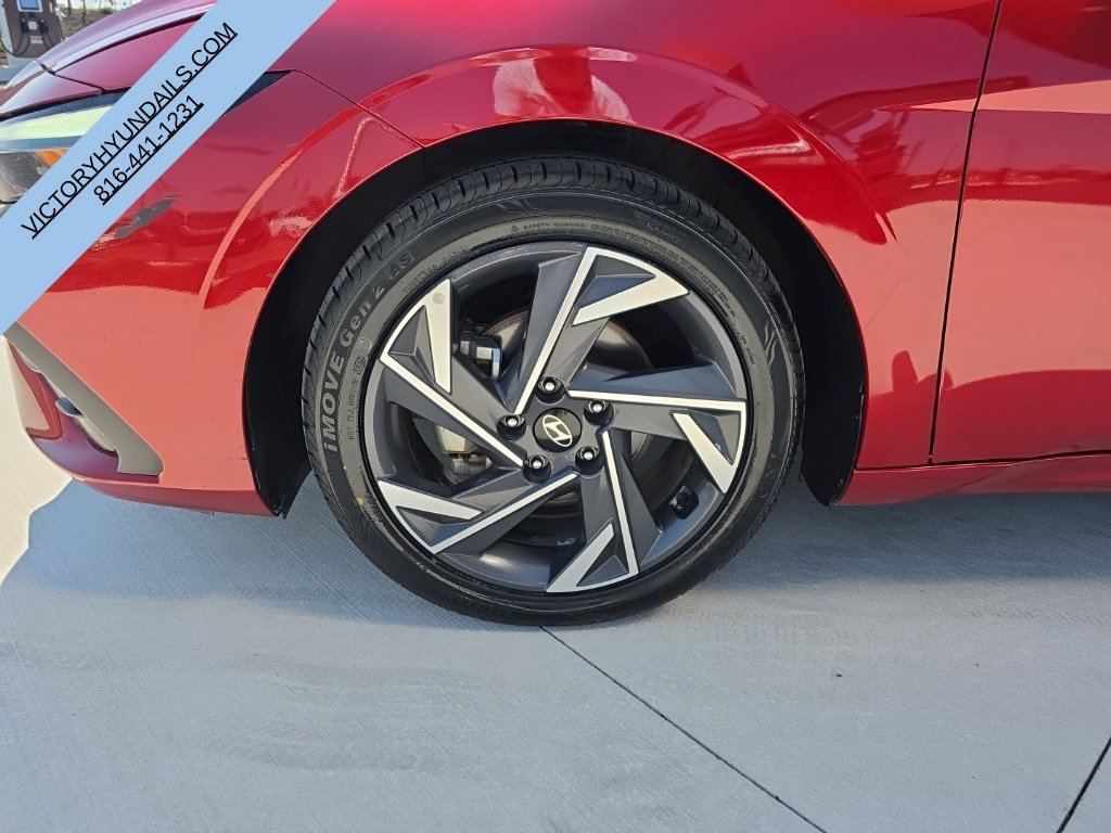 Used 2025 Hyundai Elantra SEL FWD image 11