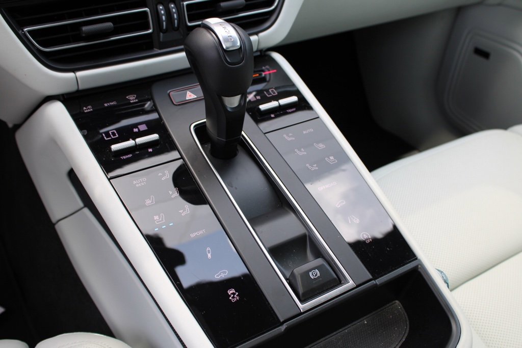 Used 2025 Porsche Macan image 23