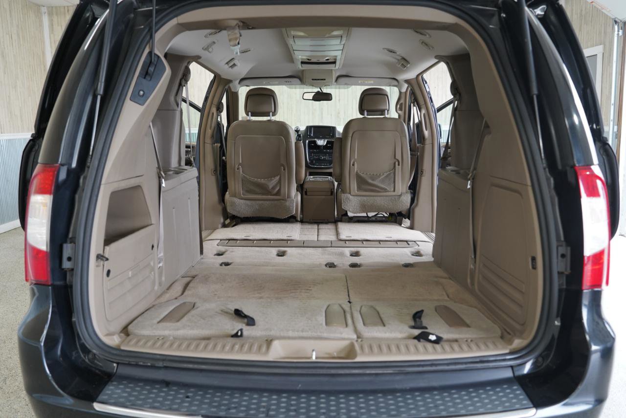 Used 2016 Chrysler Town & Country Touring FWD image 37