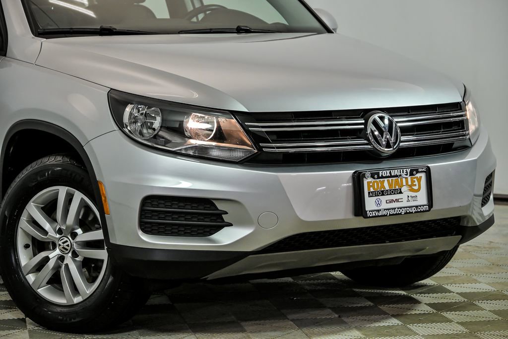 Used 2017 Volkswagen Tiguan S image 2