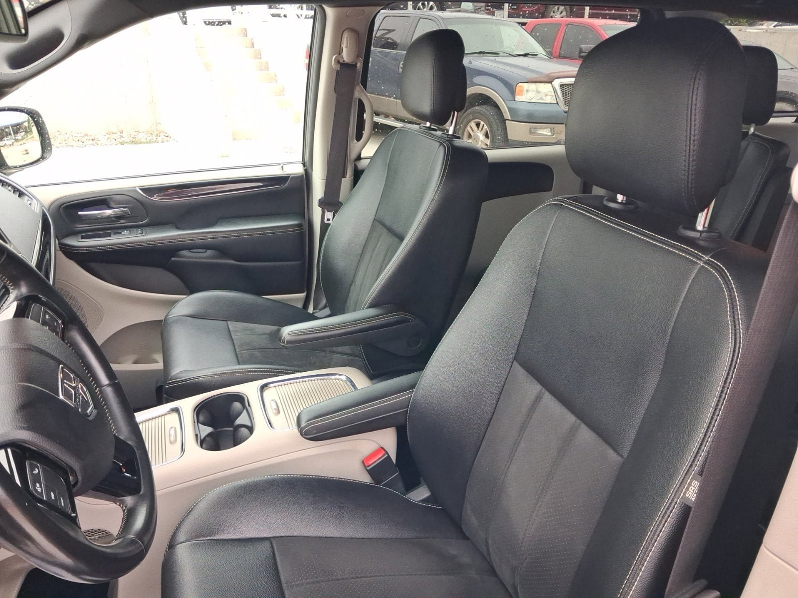 Used 2019 Dodge Grand Caravan SXT FWD image 11