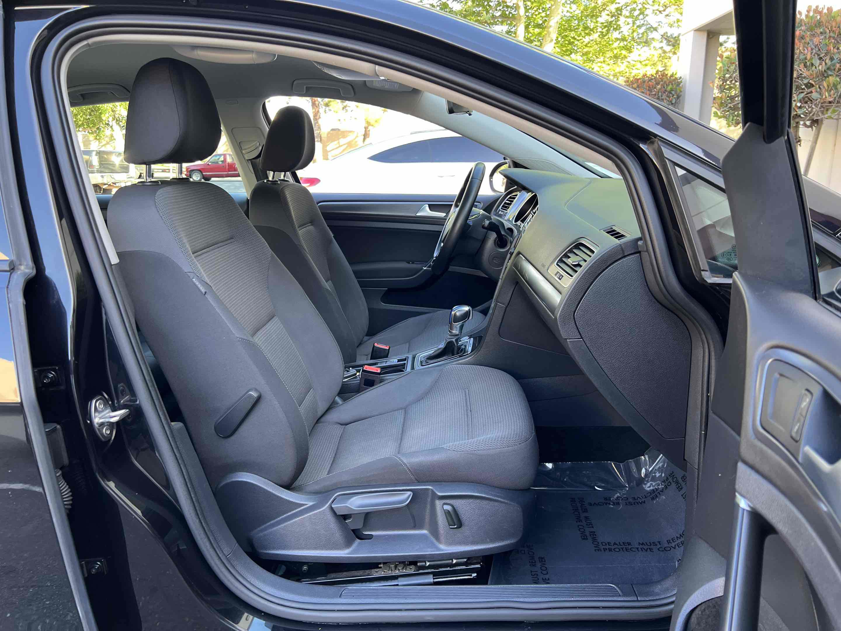 Used 2019 Volkswagen e-Golf SE w/ Driver Assistance Package FWD image 31