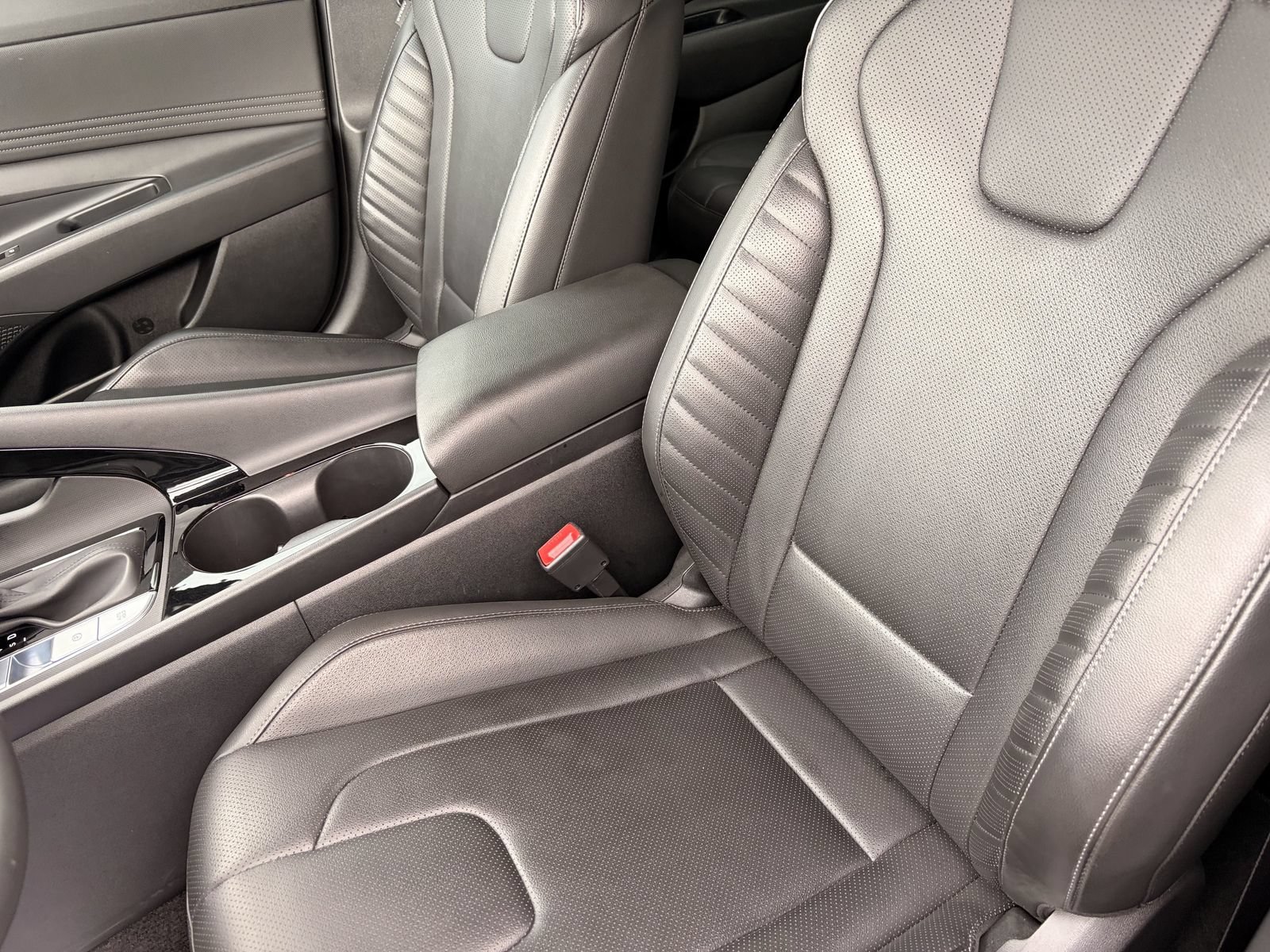 Used 2025 Hyundai Elantra Limited FWD image 18