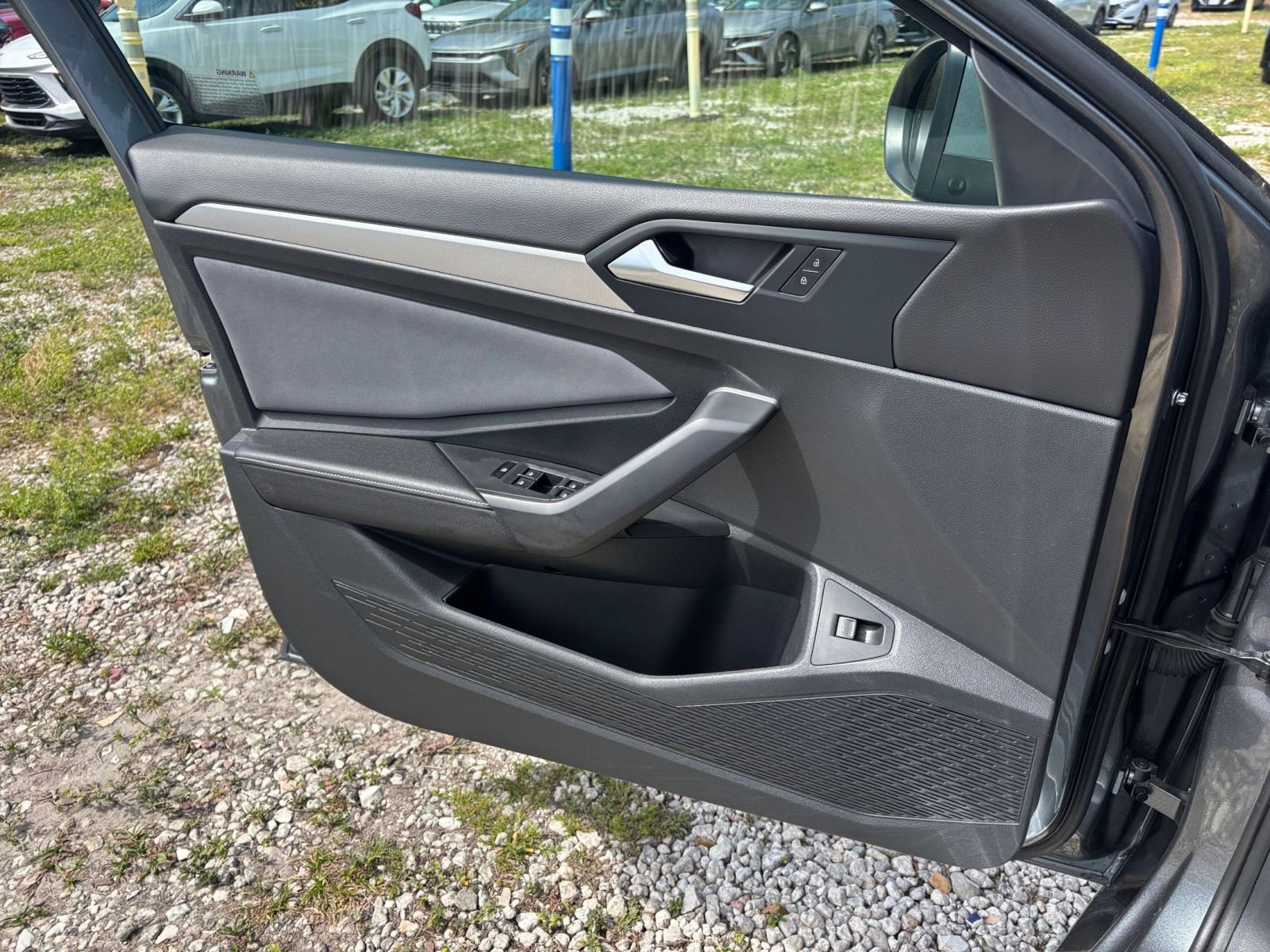 Used 2025 Volkswagen Jetta SE image 18