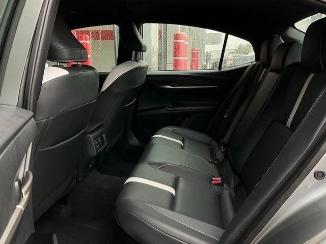 Used 2025 Toyota Camry SE FWD image 12