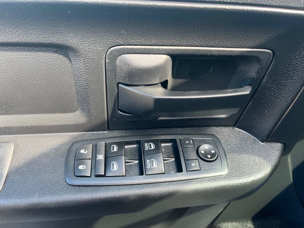 Used 2016 RAM 1500 Express AWD/4WD image 9