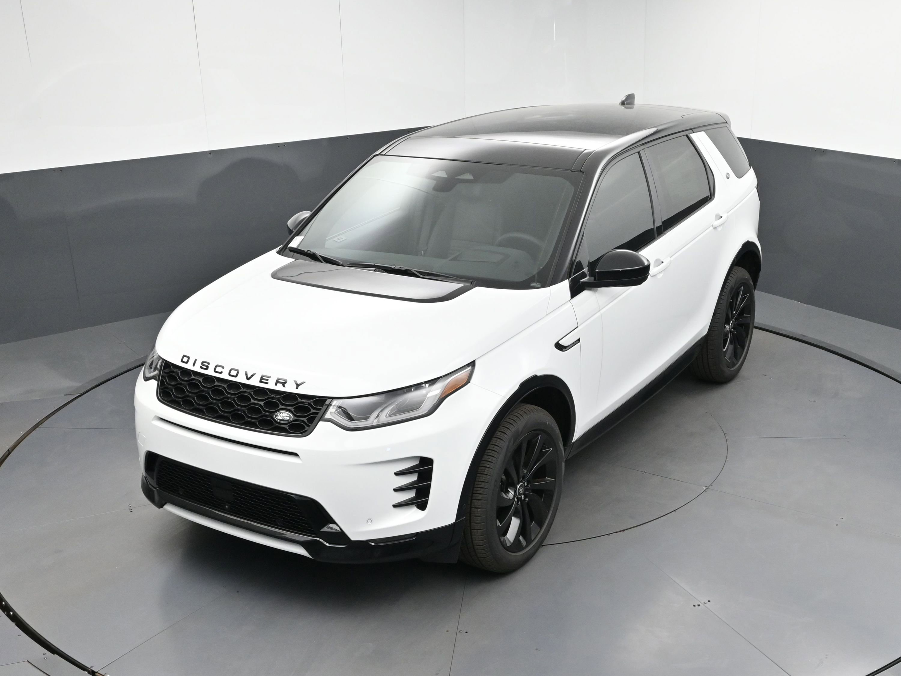 New 2025 Land Rover Discovery Sport Dynamic SE image 30