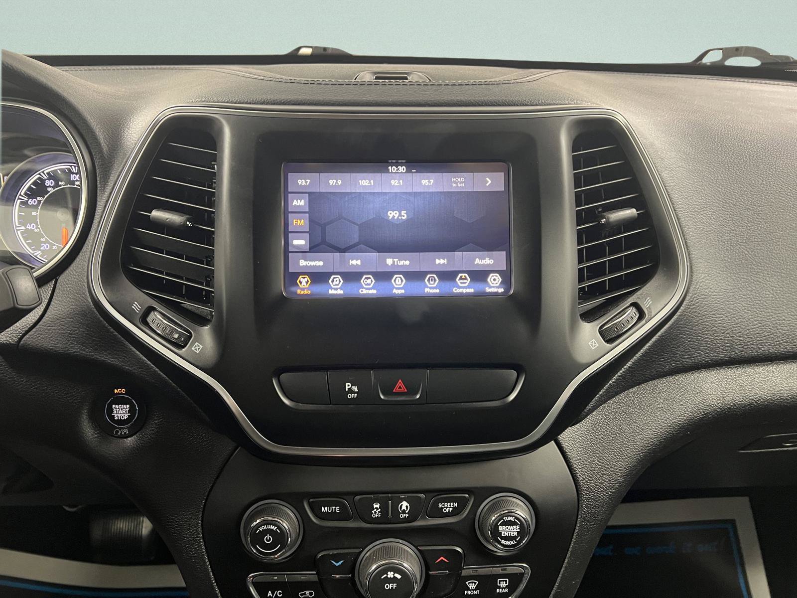 Used 2019 Jeep Cherokee Latitude Plus FWD image 17