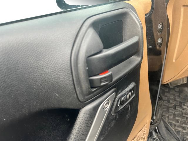 Used 2015 Jeep Wrangler Unlimited Sahara w/ Max Tow Package image 11