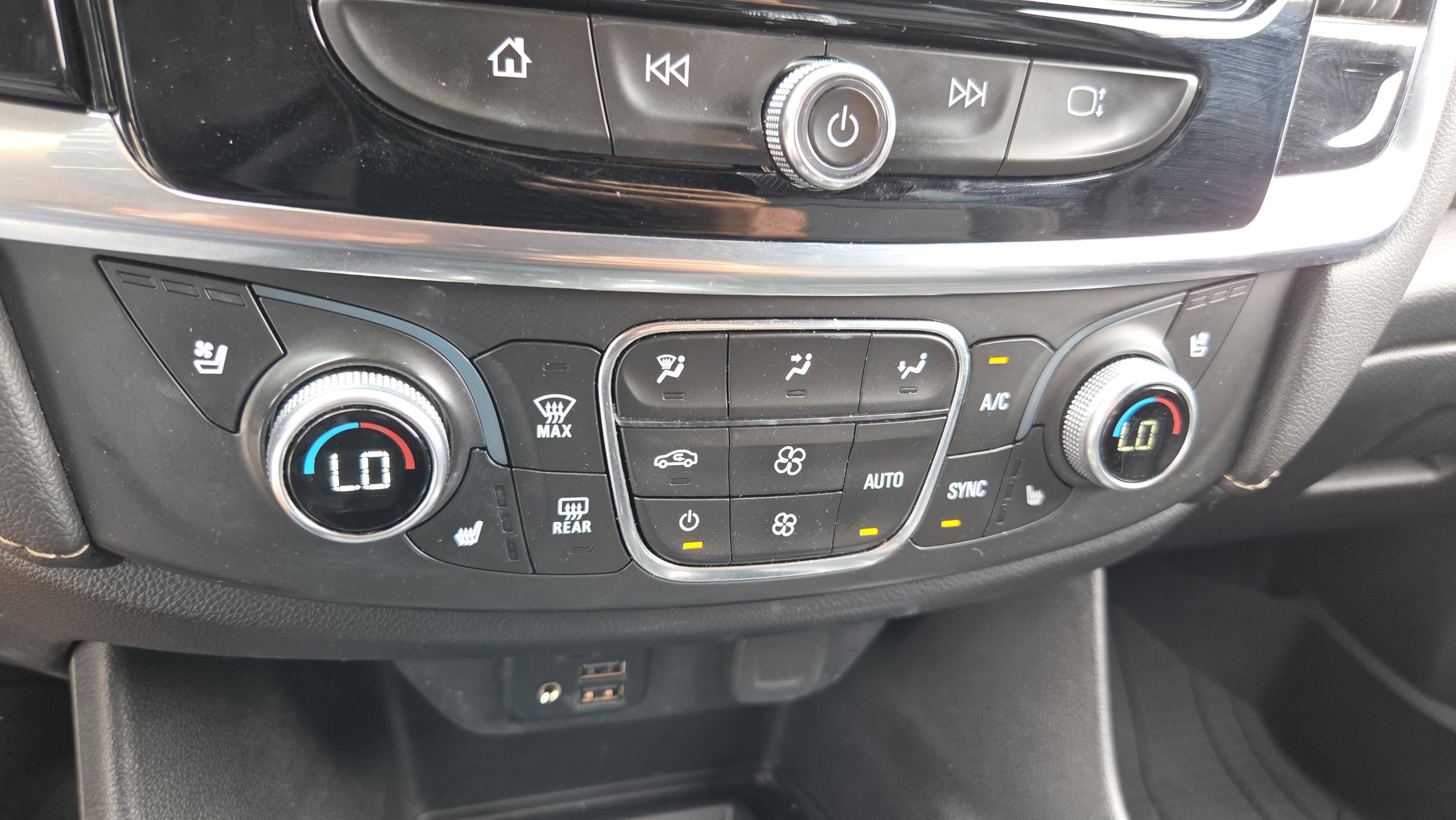 Used 2022 Chevrolet Traverse Premier w/ Redline Edition FWD image 21