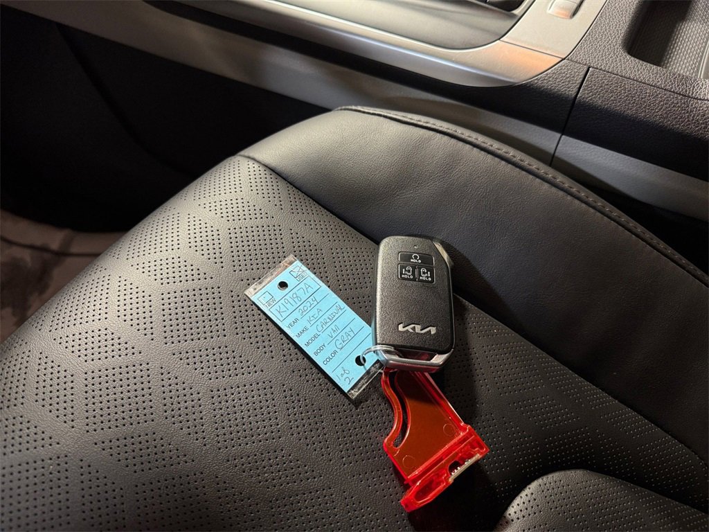 Certified 2024 Kia Carnival LX image 32