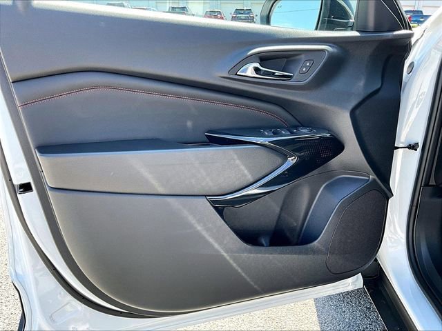 New 2026 Chevrolet Trax RS w/ Sunroof Package FWD image 24