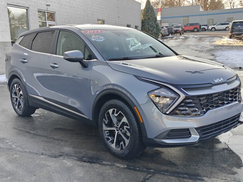 Used 2023 Kia Sportage EX image 3