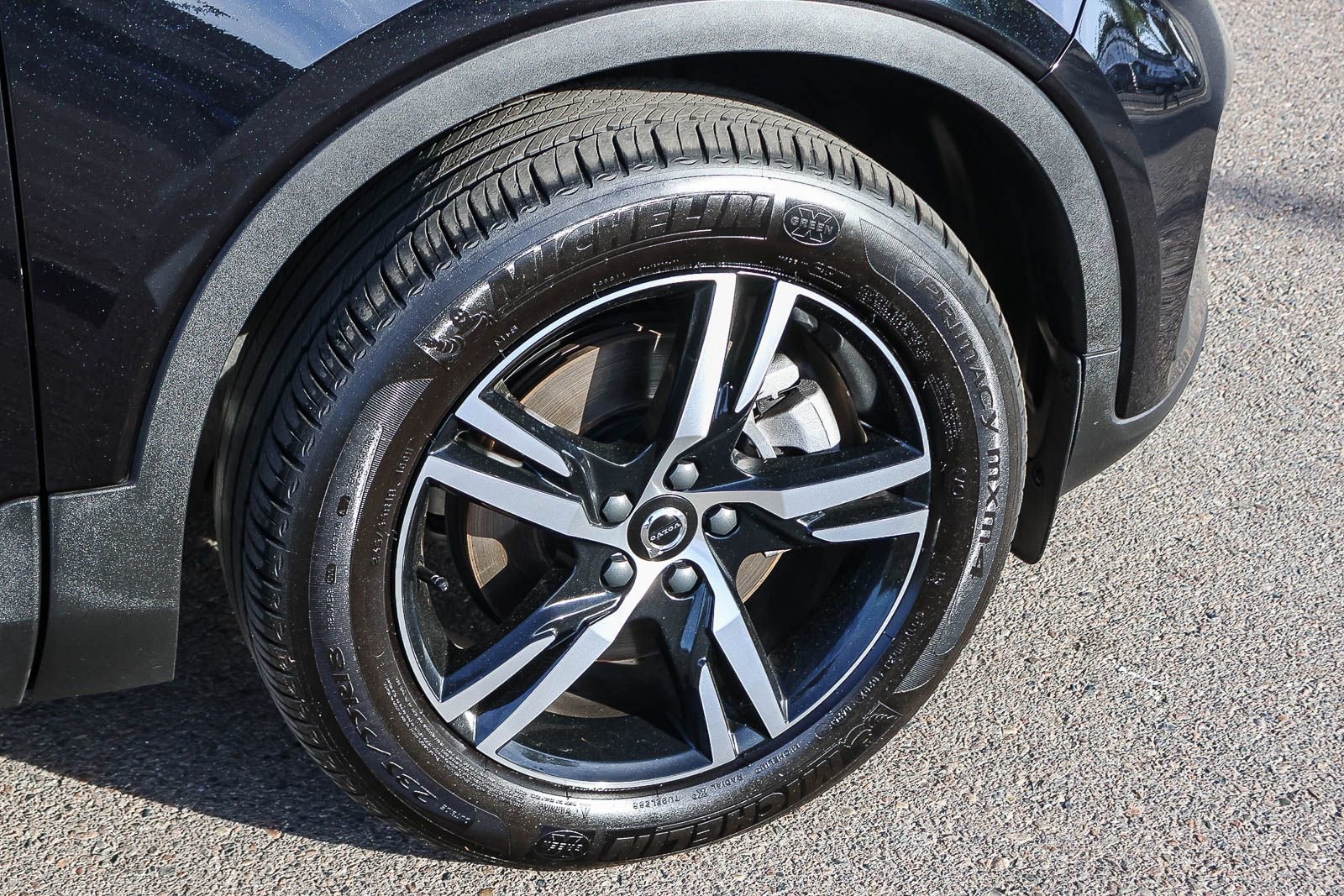 Used 2025 Volvo XC40 B5 Core image 15