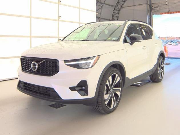 Used 2025 Volvo XC40 B5 Plus