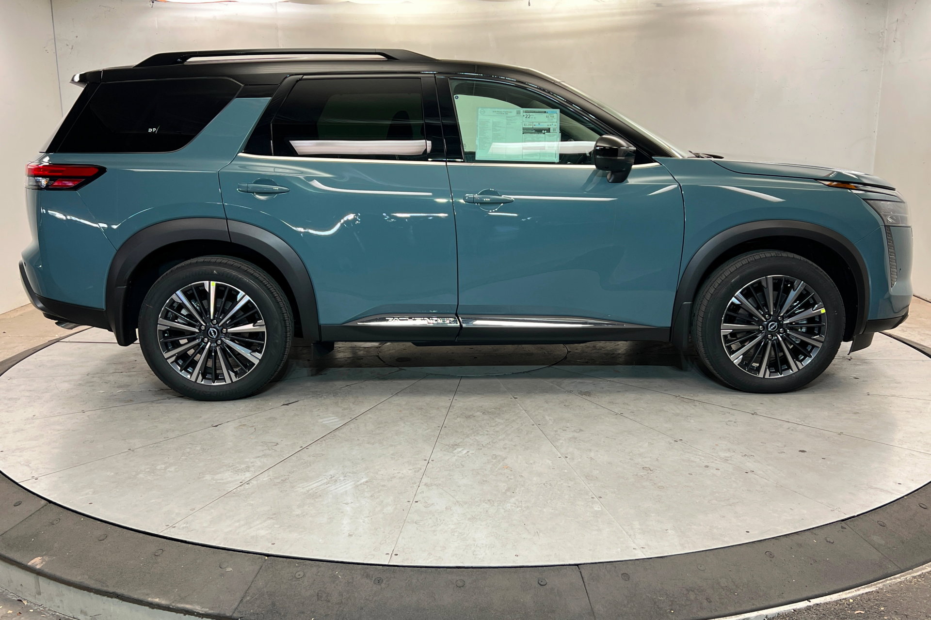 New 2026 Nissan Pathfinder Platinum image 6