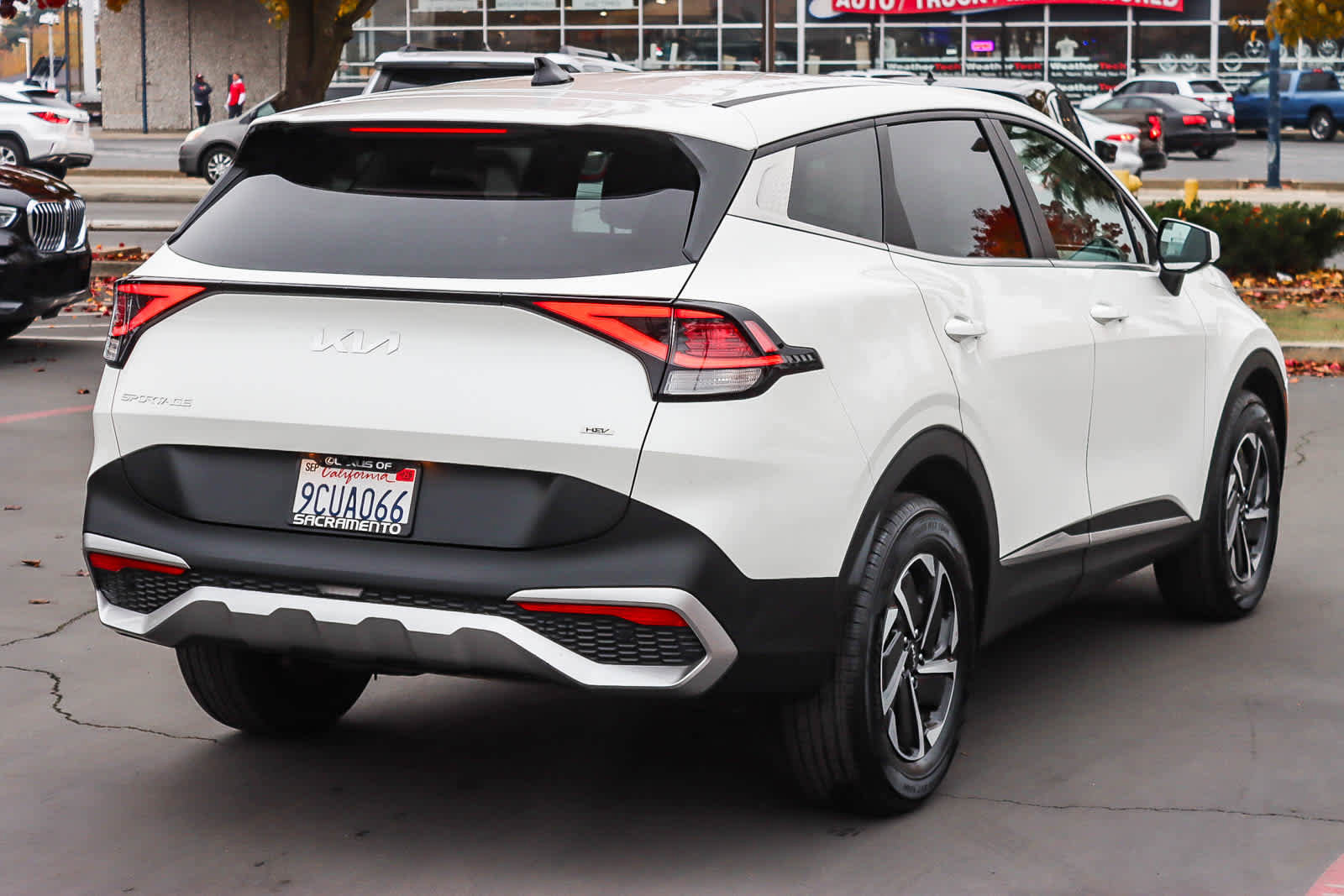 Used 2023 Kia Sportage LX image 4