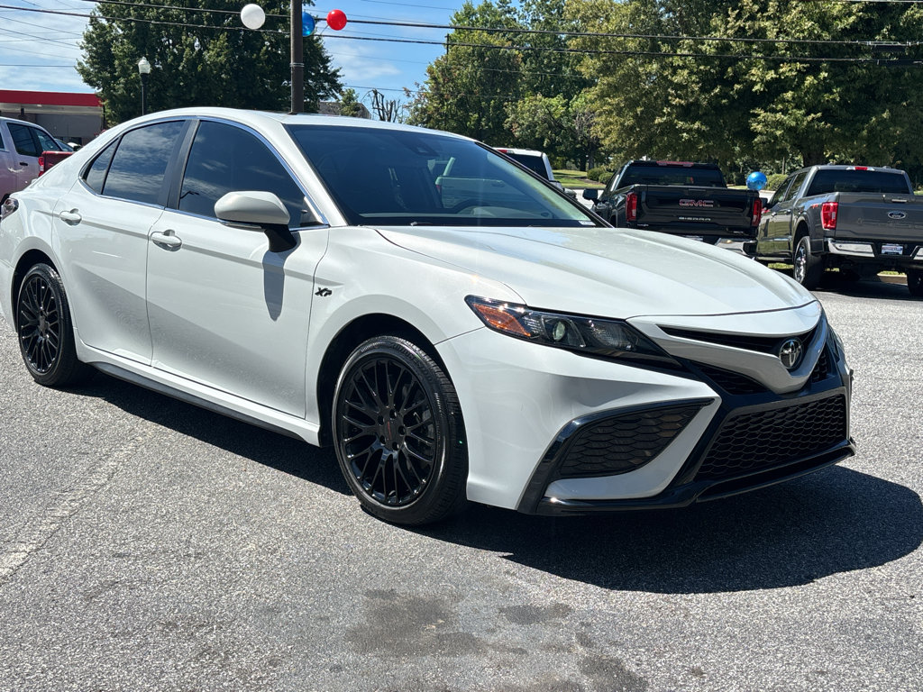 Used 2024 Toyota Camry SE w/ Convenience Package FWD image 3