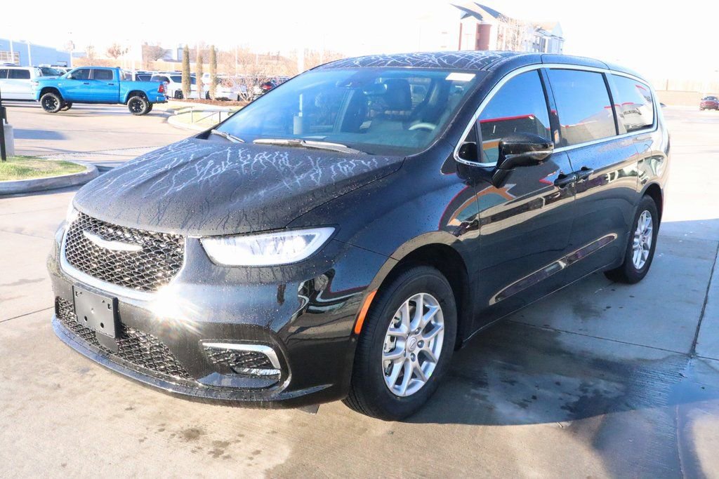 New 2026 Chrysler Pacifica Select FWD image 10