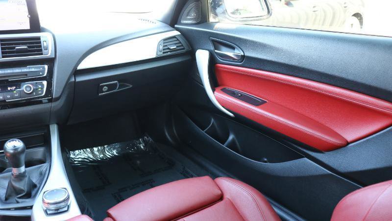 Used 2015 BMW M235i Convertible image 23