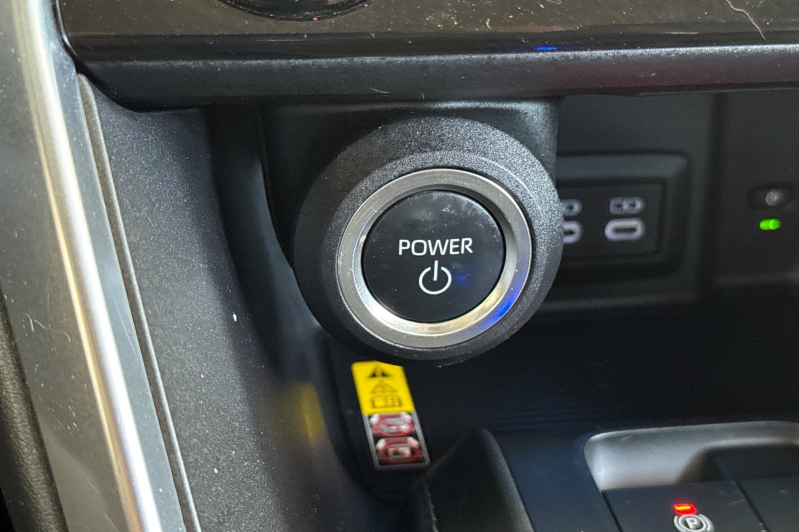Used 2024 Toyota Venza LE AWD/4WD image 21