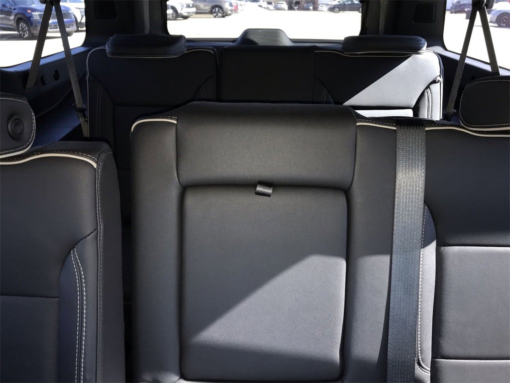 Used 2024 GMC Yukon XL SLT w/ SLT Luxury Package image 23