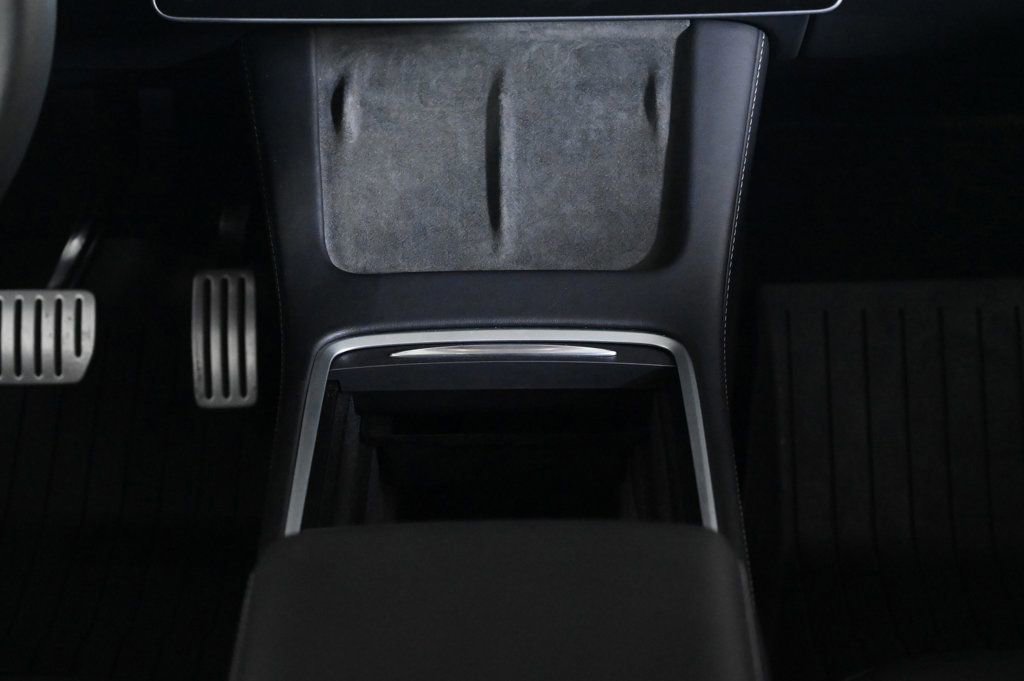 Used 2024 Tesla Model Y Performance image 12