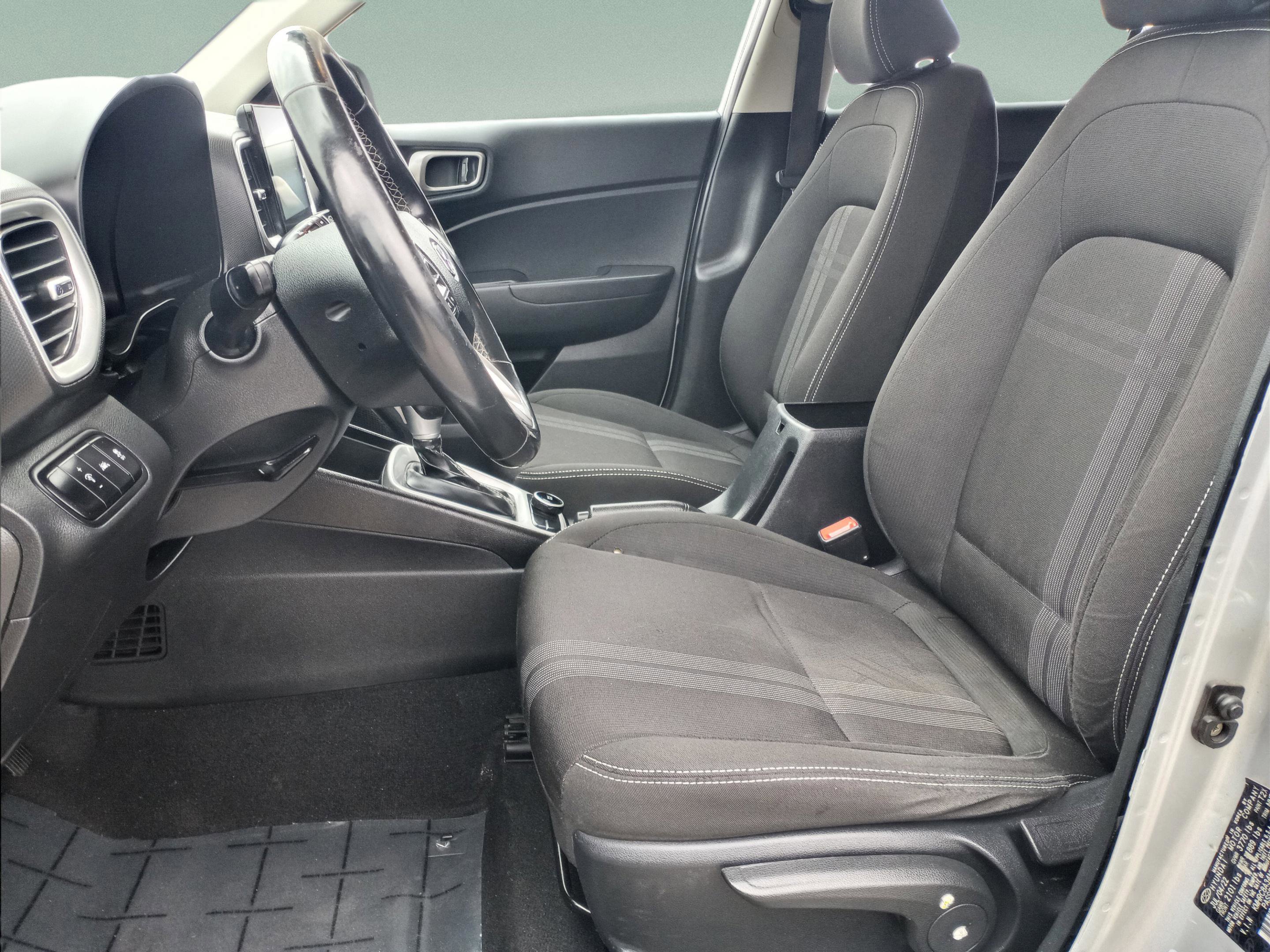 Used 2022 Hyundai Venue SEL w/ Cargo Package image 24